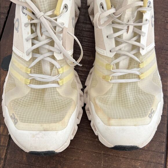 On Cloud Women's Running Shoes White Yellow Shift Vapor US Sz 8 - Picture 3 of 11